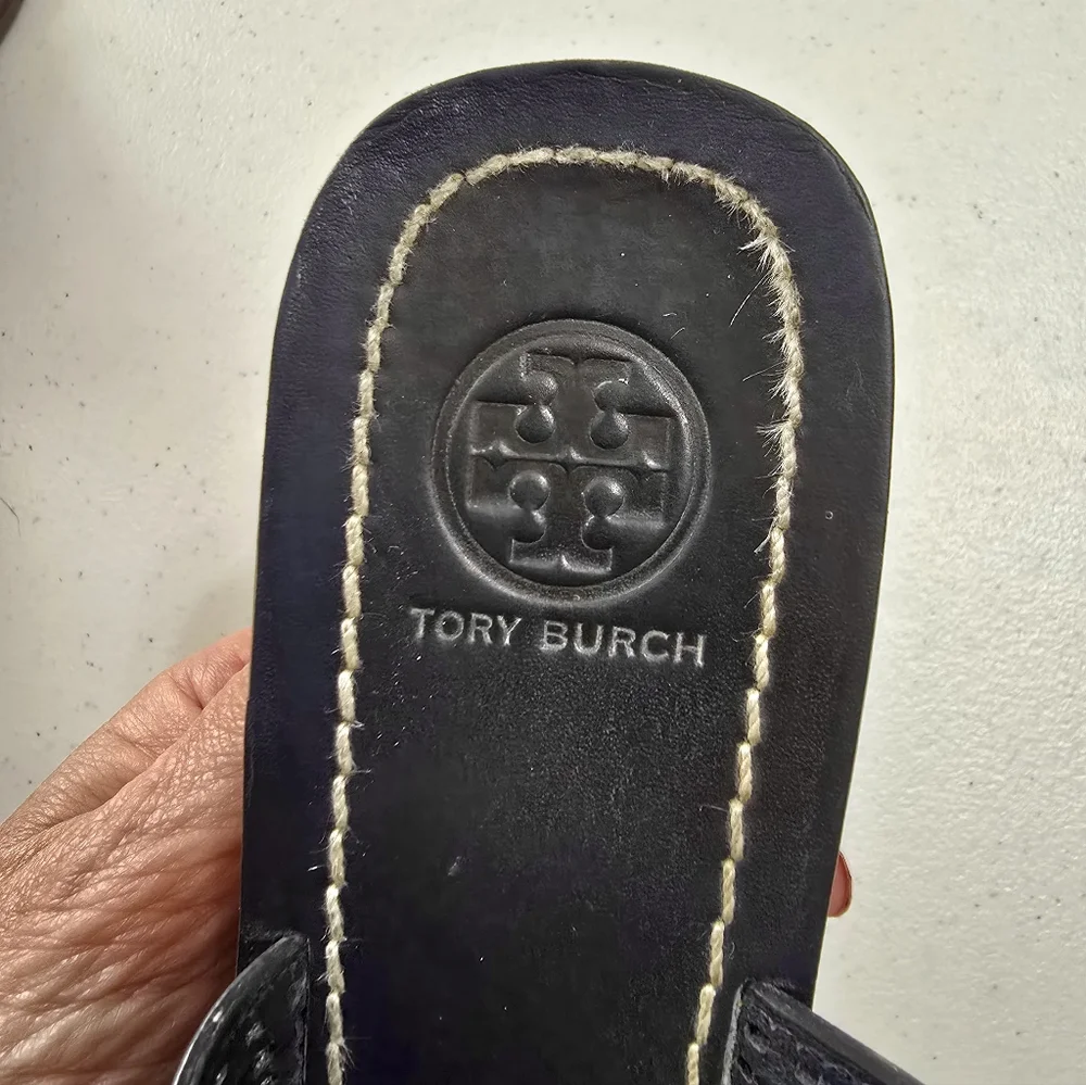 Tory Burch heel logo